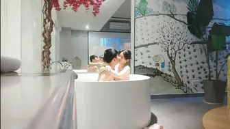 【爱情故事】风情万种32岁少妇【第一炮】口交69完都口渴了，露脸，还挺漂亮，粉嫩鲍鱼抽插画面刺激