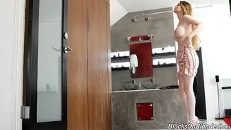 【欧美】身材犯规的尤物丰腴美女，被猛男用后入式猛烈抽插，顶的张大嘴大声吟叫，白皙肉体颤动高潮-爆乳翘臀